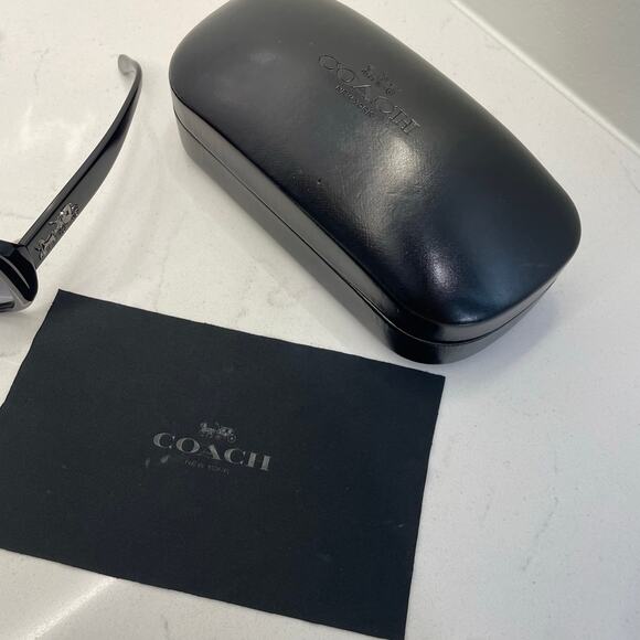 Coach HC8207 Women’s Square Sunglasses With Case Cloth Slight Lens Edge Scratch - Picture 2 of 12